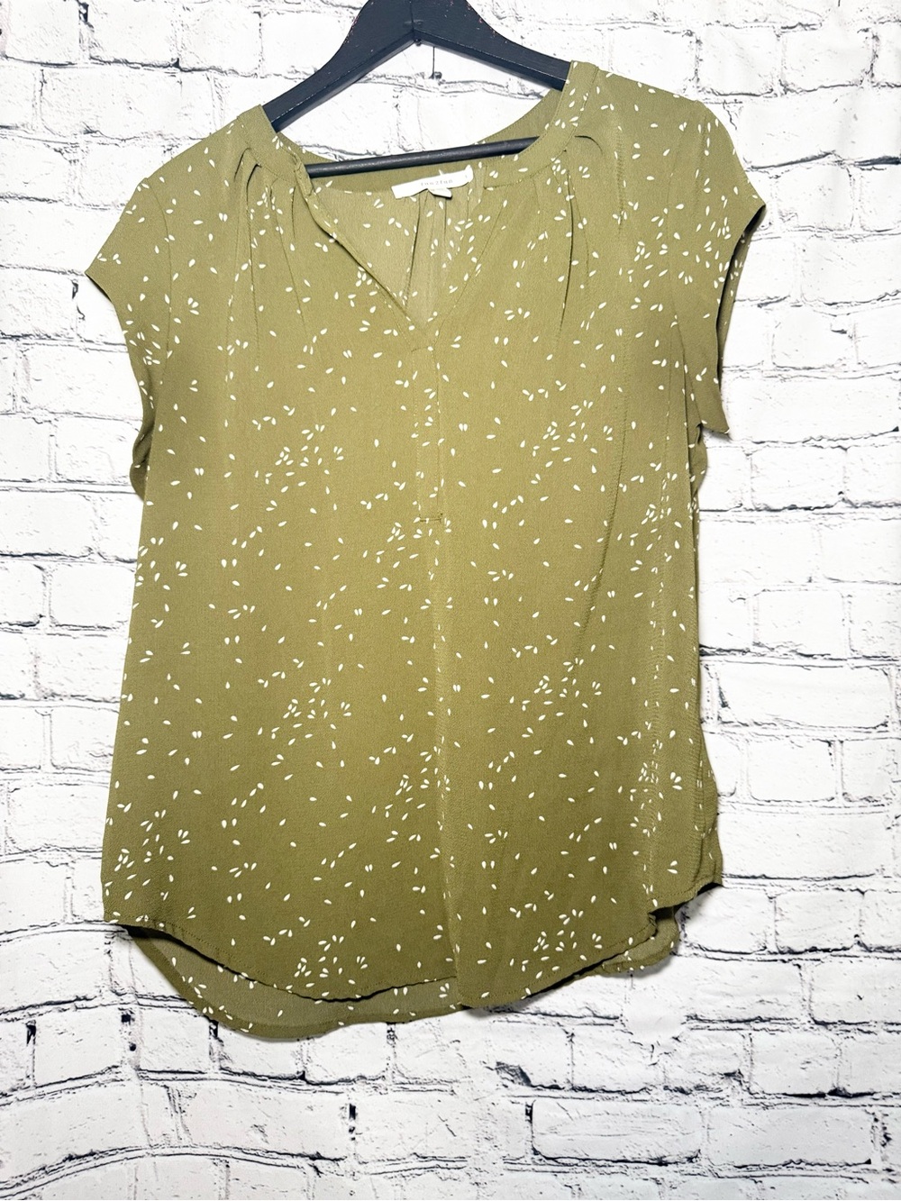 Fun2 Fun. Green top. Size L